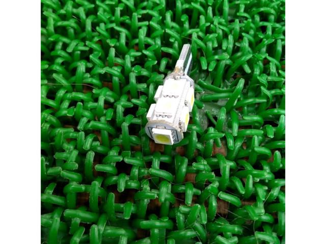 Unknown Manufacturer
LED bulb
