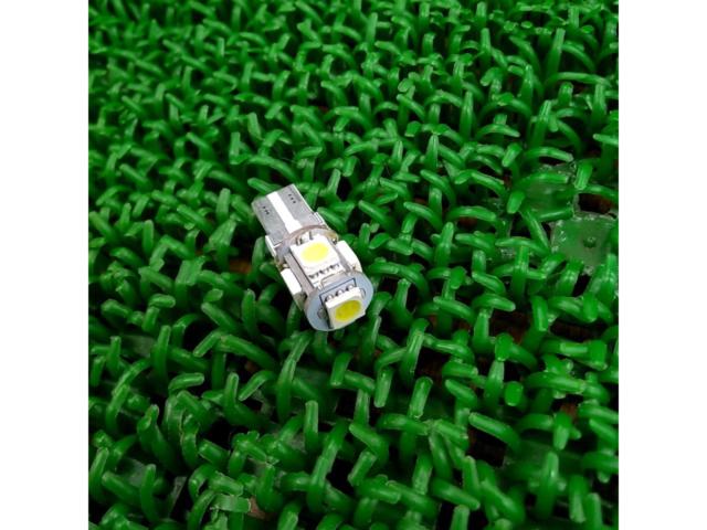 Unknown Manufacturer
LED bulb