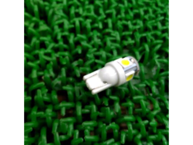 Unknown Manufacturer
LED bulb