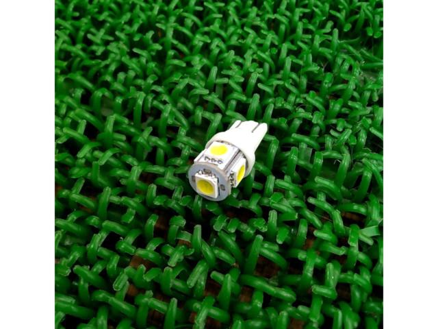 Unknown Manufacturer
LED bulb