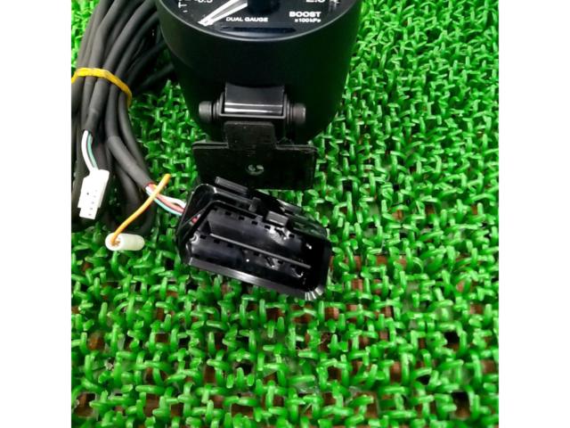 Pivot
DUAL
GAUGE
RS
Boost meter