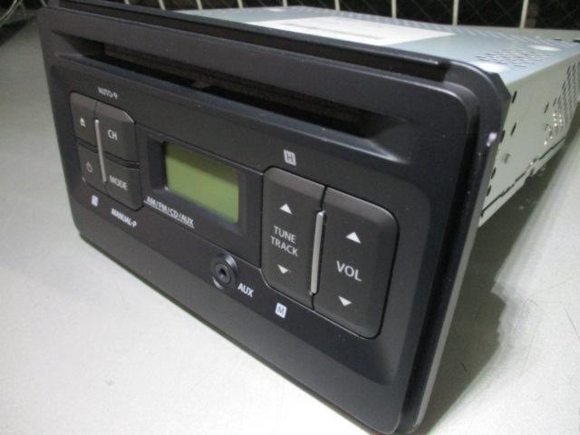 Suzuki genuine
Made Clarion
Profiled CD tuner
RS-3567