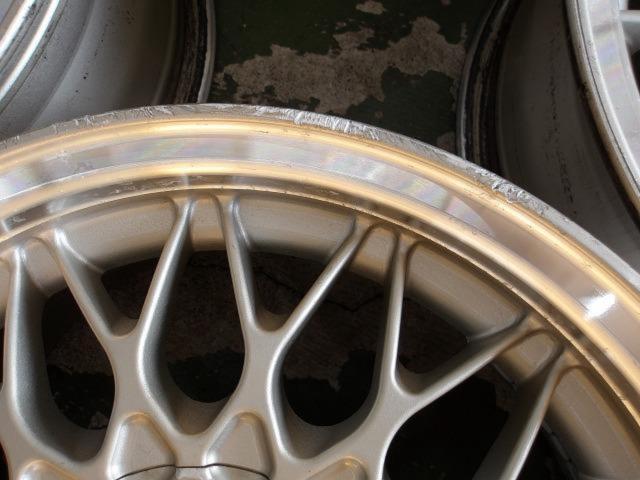 Rare and unusual Isuzu genuine optional parts
BBS aluminum wheels
Piazza