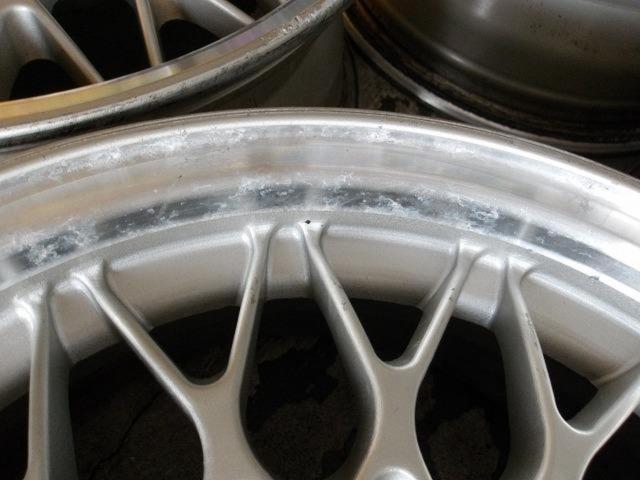Rare and unusual Isuzu genuine optional parts
BBS aluminum wheels
Piazza