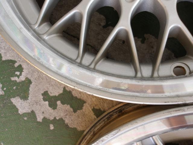 Rare and unusual Isuzu genuine optional parts
BBS aluminum wheels
Piazza