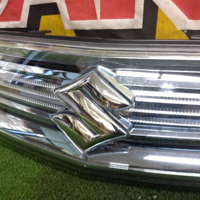 SUZUKI フロントグリル