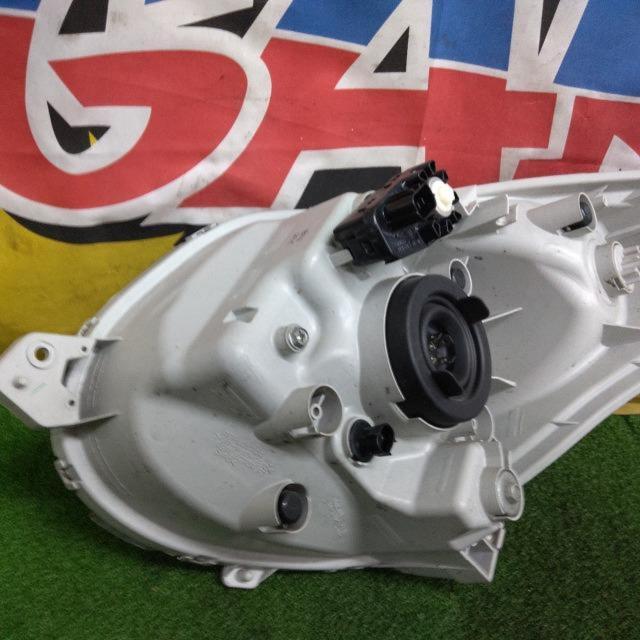 【右】SUZUKI ヘッドライト