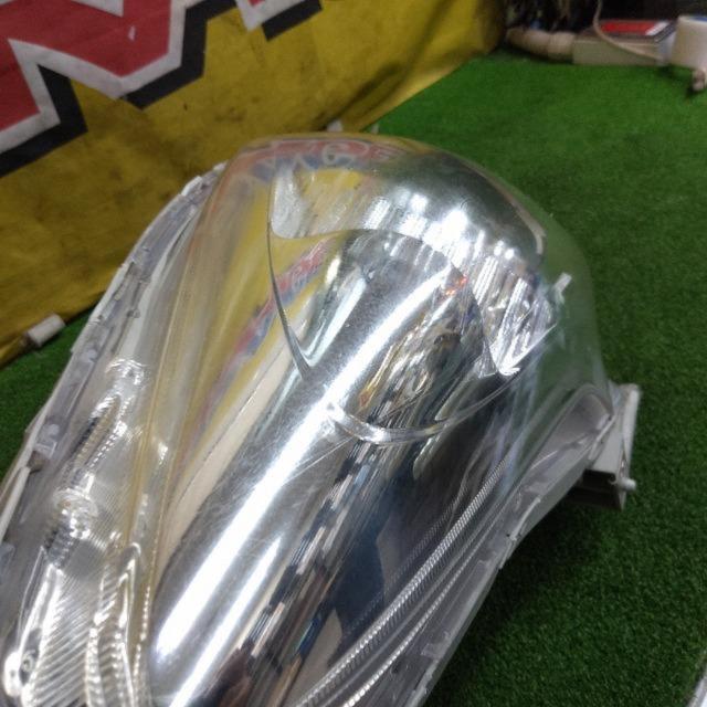 【右】SUZUKI ヘッドライト