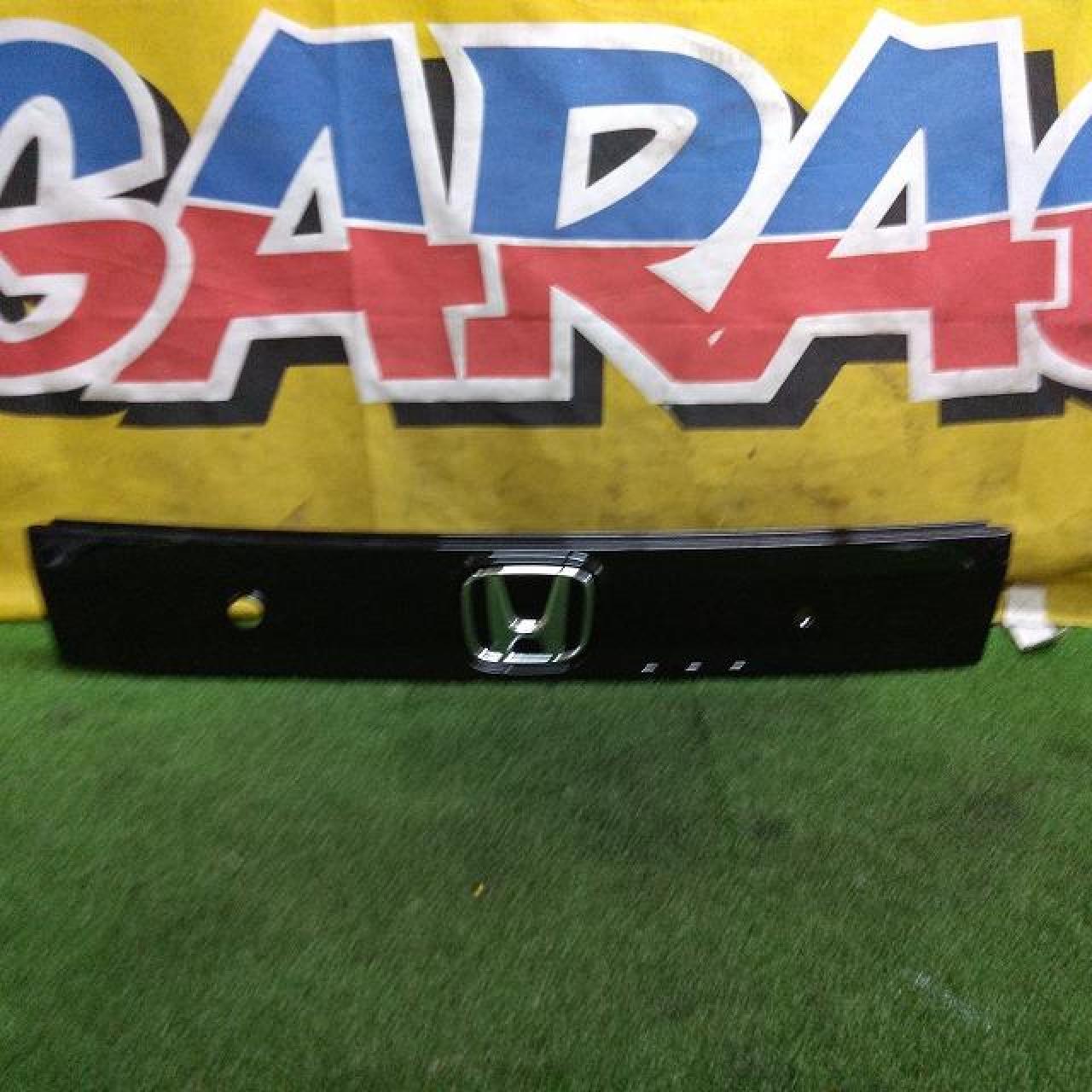 HONDA
Back door garnish
