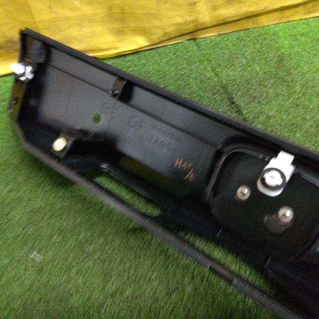 HONDA
Back door garnish