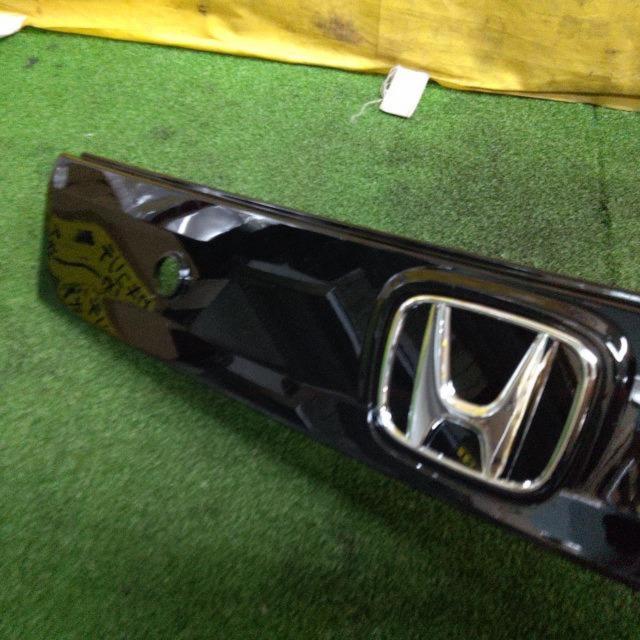 HONDA
Back door garnish
