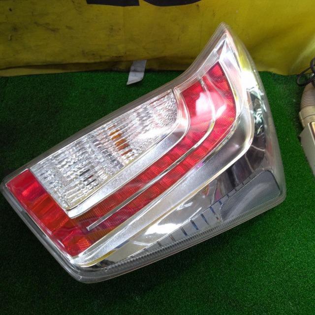 TOYOTA純正 テールレンズ