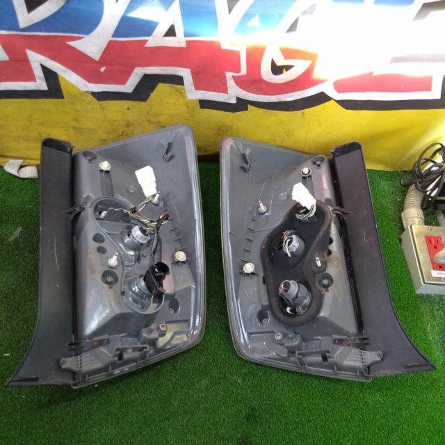 TOYOTA純正 テールレンズ