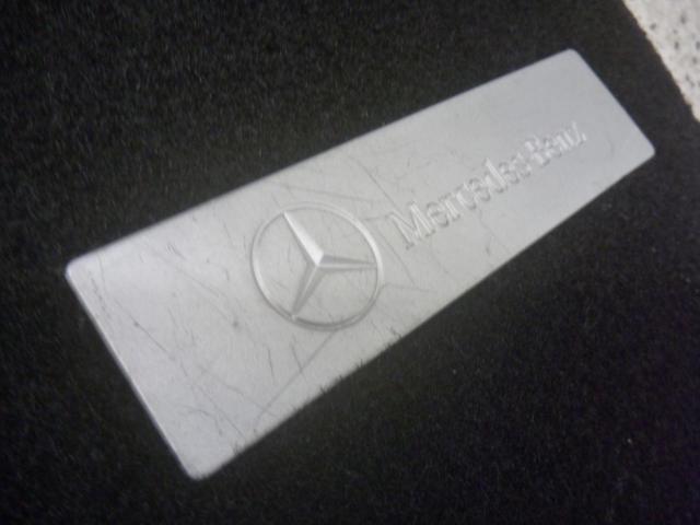 Mercedes-Benz純正 フロアマット