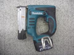 【WG】Makita マキタ 充電式ピンタッカ + バッテリー PT350D/BL130