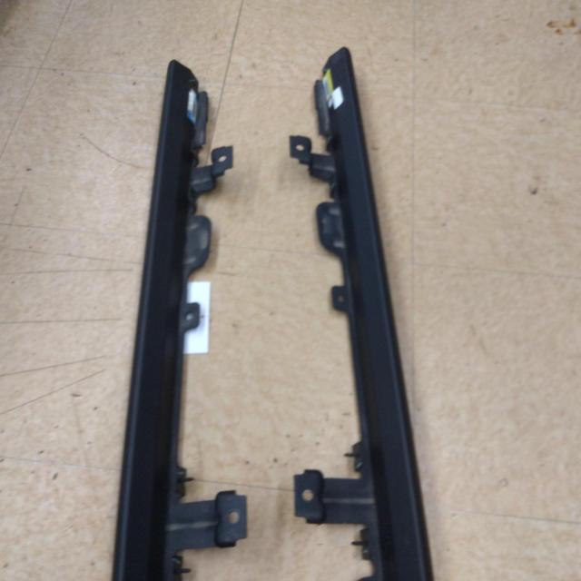 JEEP JL系ラングラー純正サイドステップ(新車外し品)