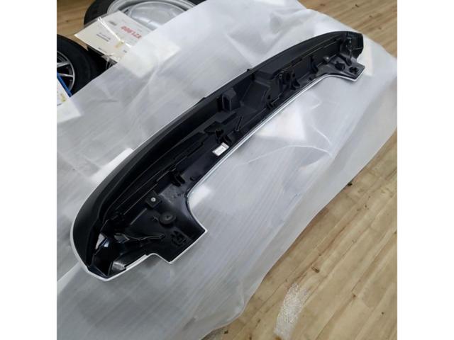 トヨタ 90系ノア純正ルーフスポイラー 76085-V1010