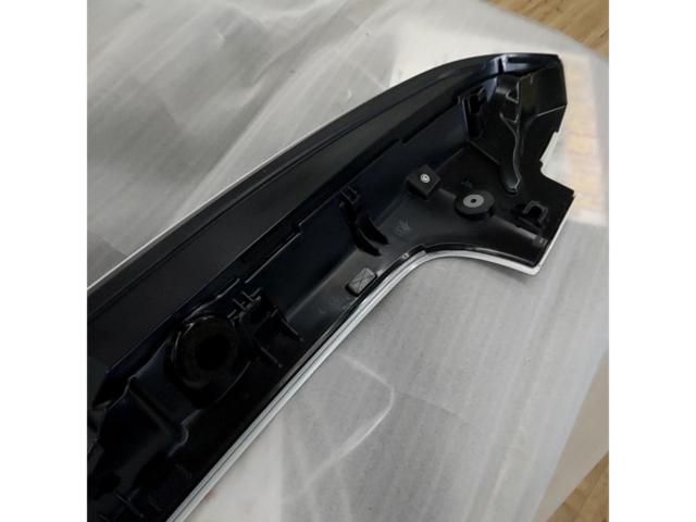 トヨタ 90系ノア純正ルーフスポイラー 76085-V1010