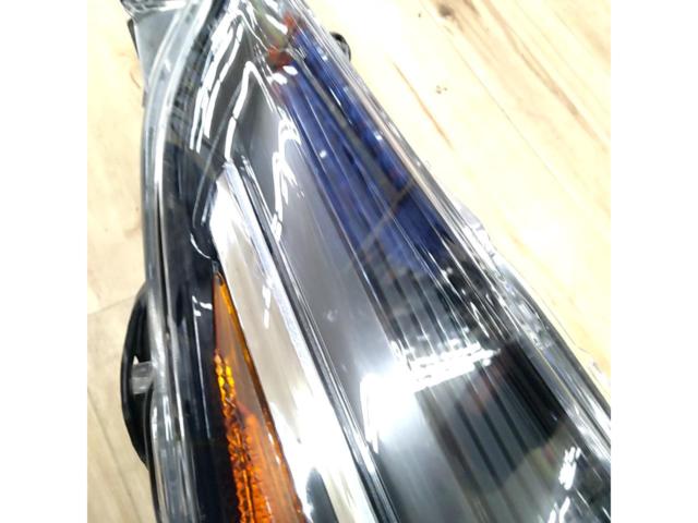 トヨタ 50系プリウス 後期 純正LEDヘッドライト