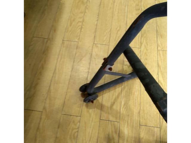 Wakeari
Unknown Manufacturer
Front maintenance stand
