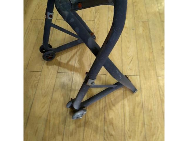 Wakeari
Unknown Manufacturer
Front maintenance stand
