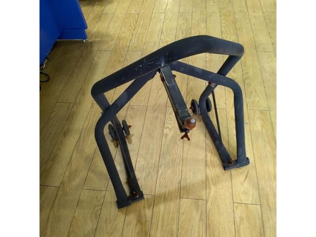 Wakeari
Unknown Manufacturer
Front maintenance stand