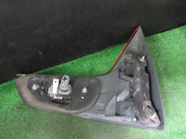 【HONDA】ヴェゼル/RU3 純正テールレンズ 右側の内側のみ