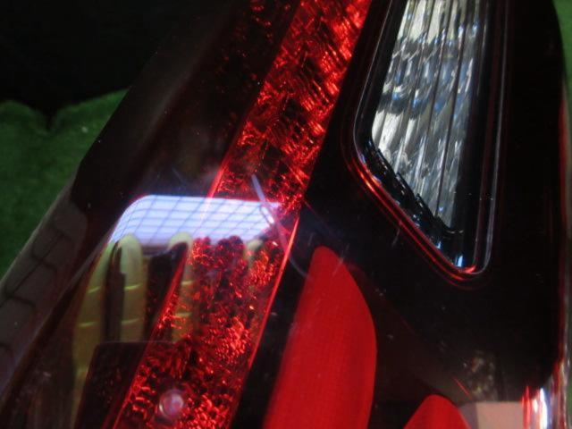 【HONDA】ヴェゼル/RU3 純正テールレンズ 右側の内側のみ