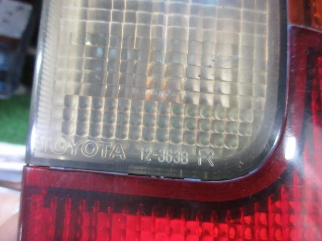 【TOYOTA】100系カローラバン/ワゴン 純正テールレンズ 右側のみ