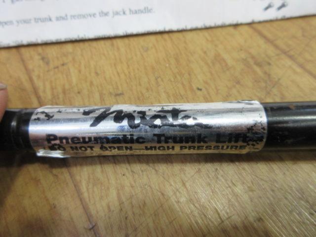 Manufacturer unknown (mista?) NB Roadster
Trunk damper/trunk lift kit