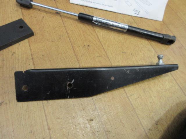 Manufacturer unknown (mista?) NB Roadster
Trunk damper/trunk lift kit