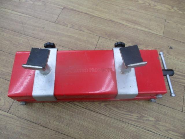 For maintenance!! ASTRO
PRODUCTS
Two-wheel jack