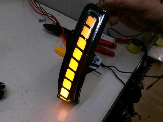 Unknown Manufacturer
Door mirror
Sequential
A turn signal