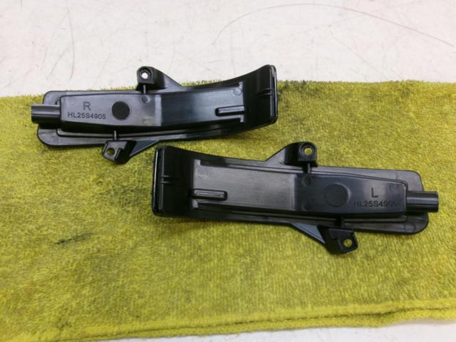 Unknown Manufacturer
Door mirror
Sequential
A turn signal