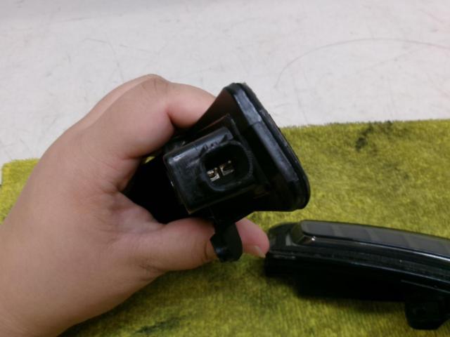 Unknown Manufacturer
Door mirror
Sequential
A turn signal