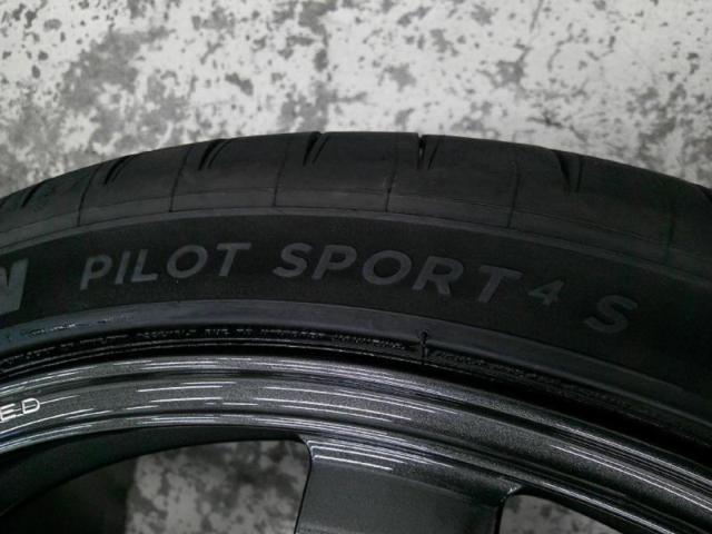 RAYS VOLK RACING TE37 SAGA S-puls + MICHELIN PILOT SPORT 4S 265/30R19 93Y XL