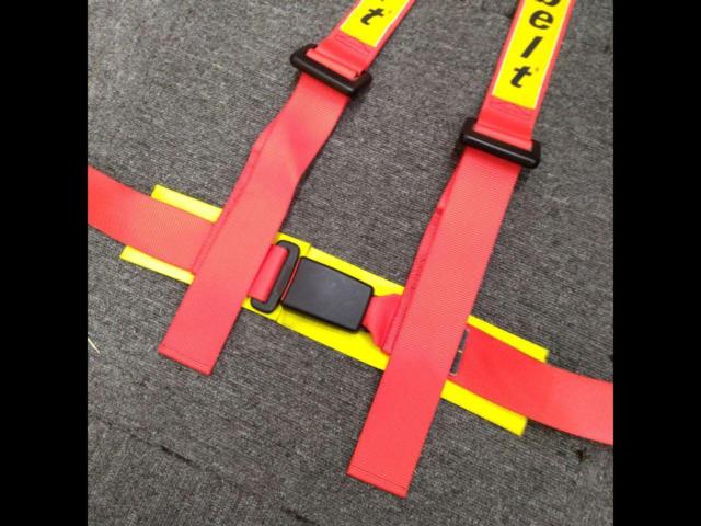 Sabelt
4-point seat belt
2 inches