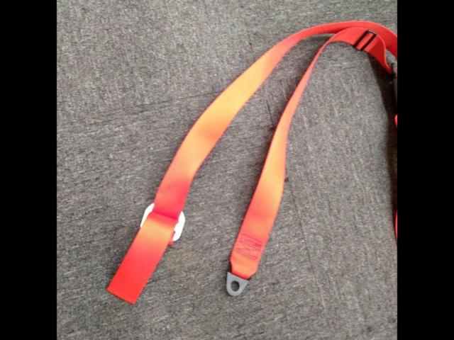 Sabelt
4-point seat belt
2 inches