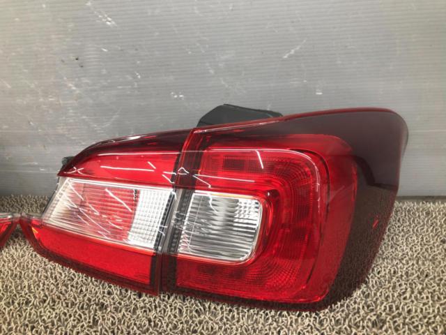 SUBARU 純正テールレンズ