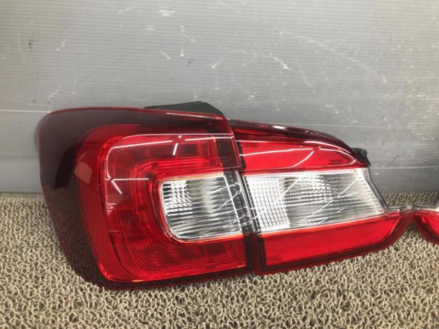 SUBARU 純正テールレンズ