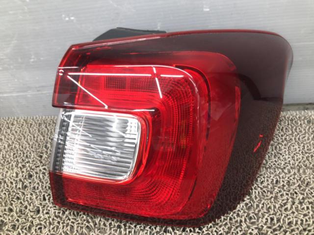 SUBARU 純正テールレンズ