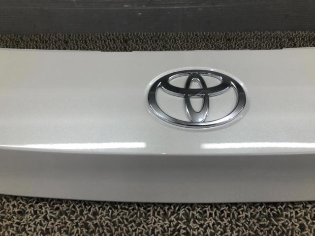 TOYOTA 純正フロントグリルガーニッシュ