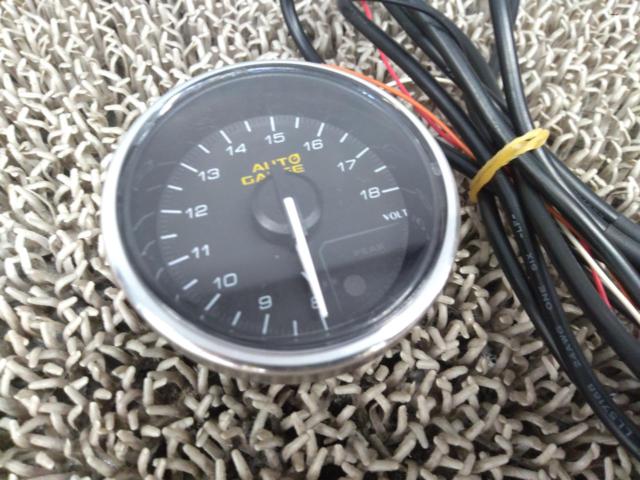 Autogauge 電圧計