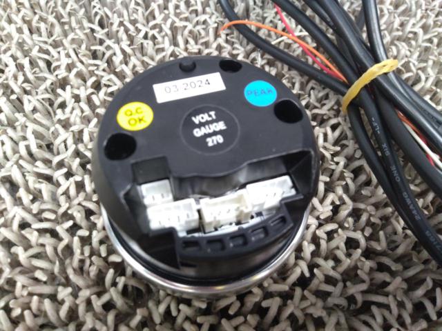 Autogauge 電圧計
