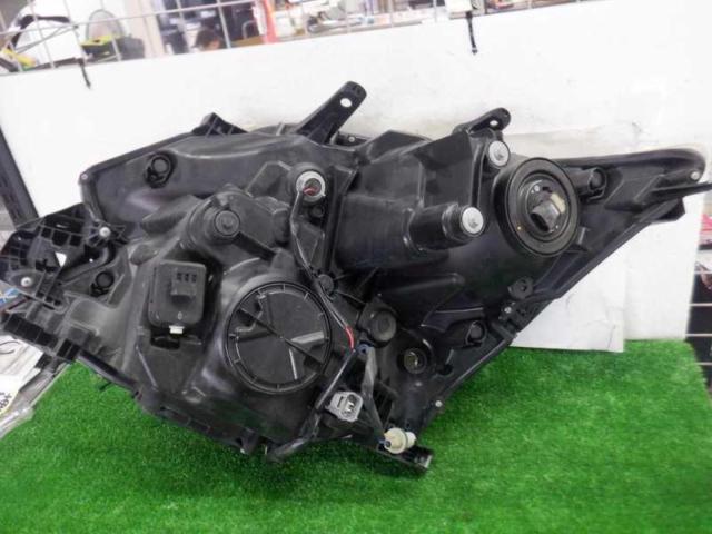 TOYOTA genuine
Headlight