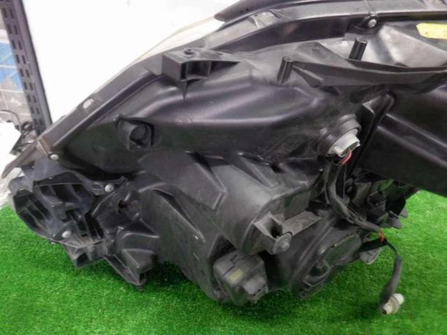TOYOTA genuine
Headlight
