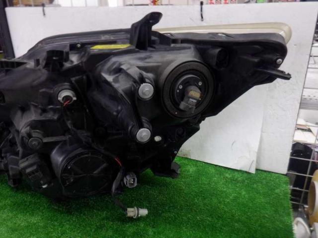 TOYOTA genuine
Headlight