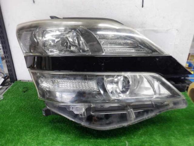 TOYOTA genuine
Headlight