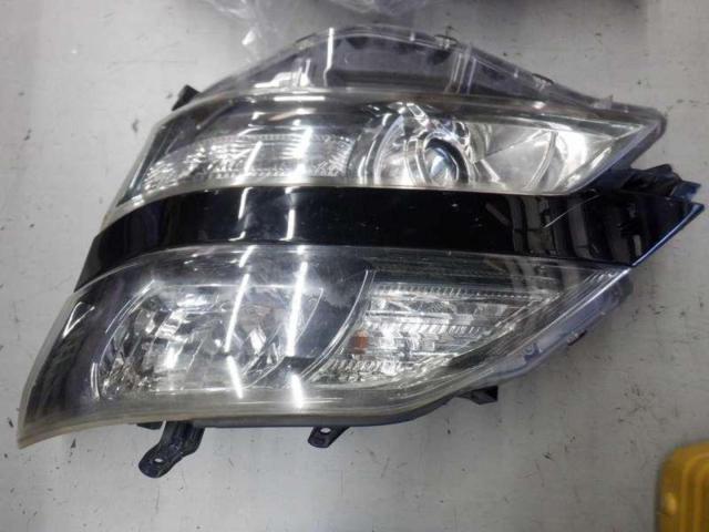 TOYOTA genuine
Headlight