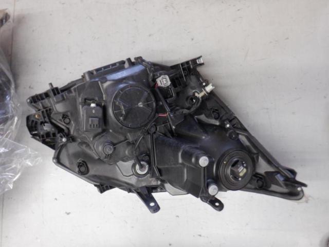 TOYOTA genuine
Headlight